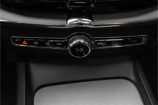Volvo XC60 2.0 T8 Plug-in hybrid AWD Ultra Dark Pano Luchtvering H/K 21"