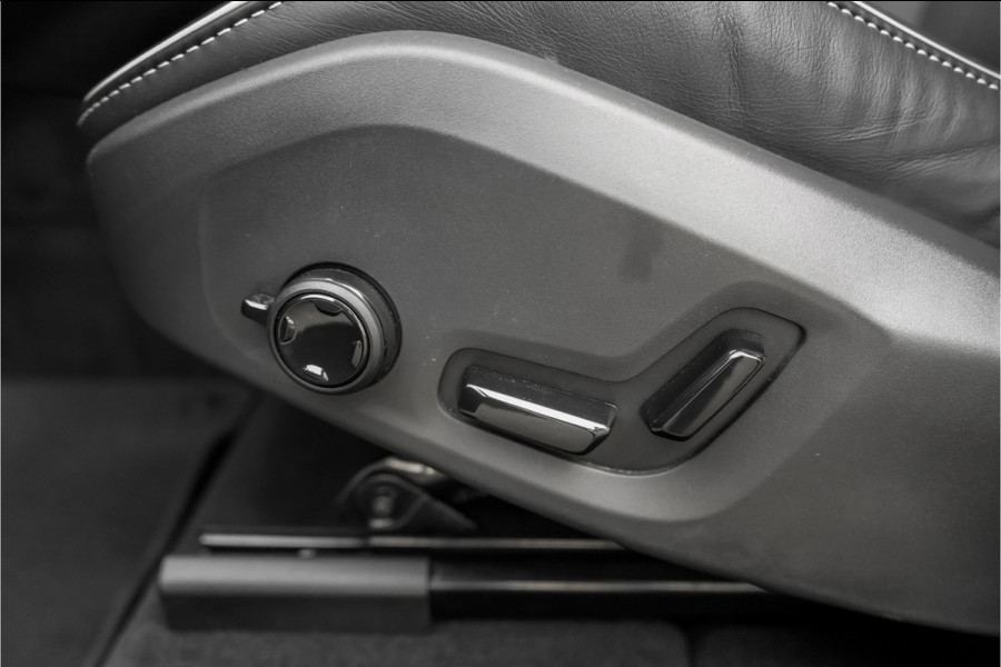 Volvo XC60 2.0 T8 Plug-in hybrid AWD Ultra Dark Pano Luchtvering H/K 21"