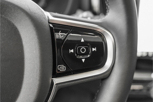 Volvo XC60 2.0 T8 Plug-in hybrid AWD Ultra Dark Pano Luchtvering H/K 21"