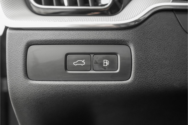 Volvo XC60 2.0 T8 Plug-in hybrid AWD Ultra Dark Pano Luchtvering H/K 21"
