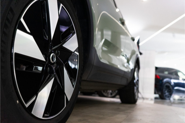 Volvo XC40 Extended Range 82 kWh Ultimate NL AUTO+NAP+1E EIG. | SOH 96% | H/K | Pano | Trekhaak | Pilot | Garantie