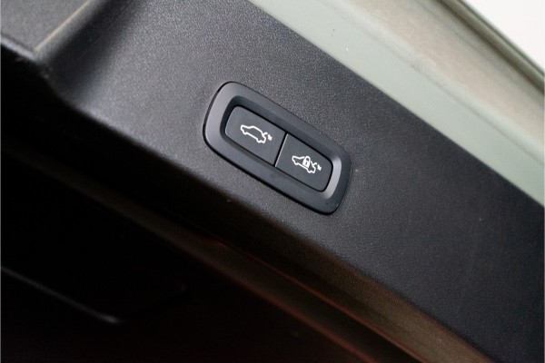 Volvo XC40 Extended Range 82 kWh Ultimate NL AUTO+NAP+1E EIG. | SOH 96% | H/K | Pano | Trekhaak | Pilot | Garantie