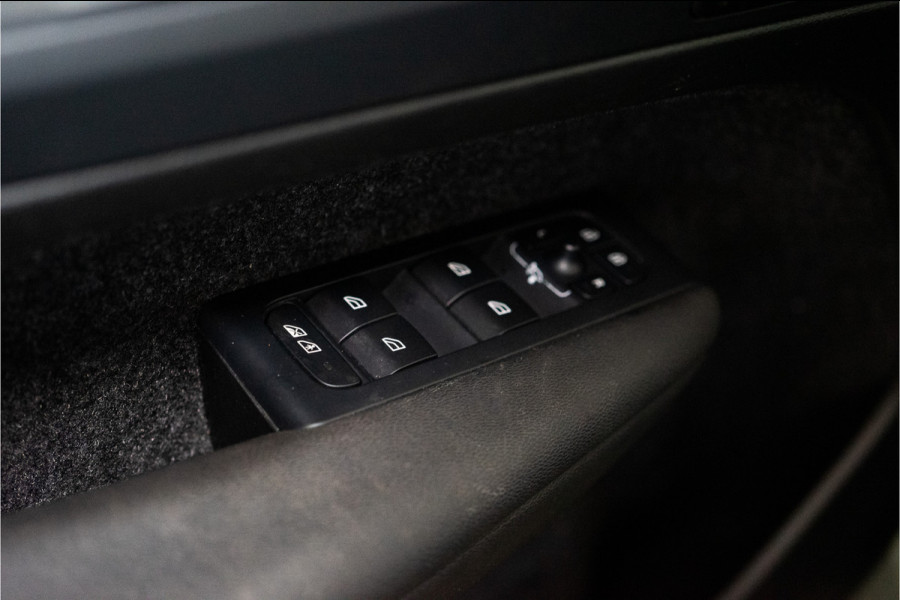 Volvo XC40 Extended Range 82 kWh Ultimate NL AUTO+NAP+1E EIG. | SOH 96% | H/K | Pano | Trekhaak | Pilot | Garantie