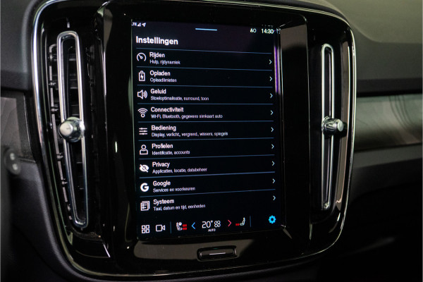 Volvo XC40 Extended Range 82 kWh Ultimate NL AUTO+NAP+1E EIG. | SOH 96% | H/K | Pano | Trekhaak | Pilot | Garantie