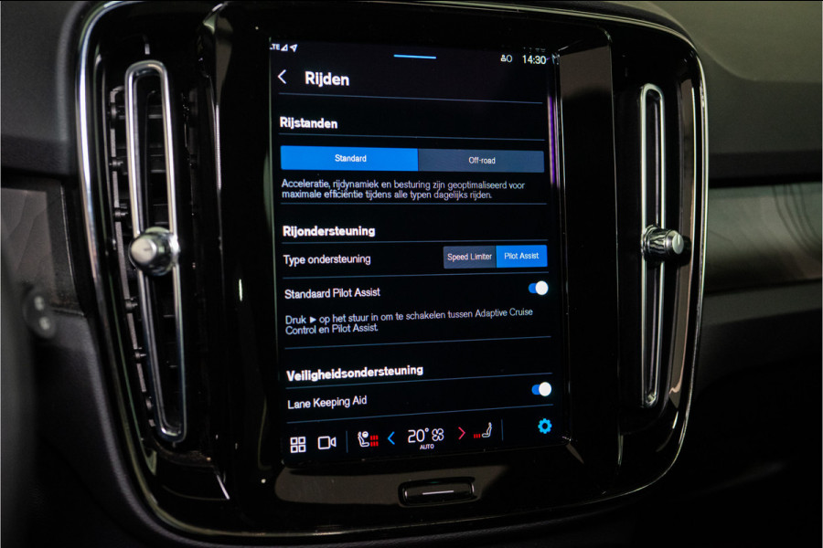 Volvo XC40 Extended Range 82 kWh Ultimate NL AUTO+NAP+1E EIG. | SOH 96% | H/K | Pano | Trekhaak | Pilot | Garantie