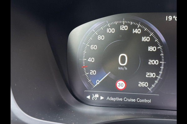 Volvo XC60 2.0 B4 Inscription | Panorama | Adaptive CC | Cam360 | HUD | Blindspot |