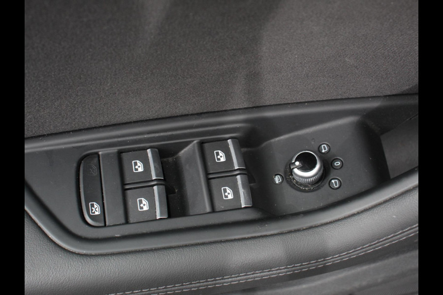 Audi A4 Avant 40 TFSI 205pk S-Tronic S-Line | DEMO ! | Climate control | Adaptive cruise control | Navigatie | Parkeersensoren | Stoelverwarming | Elektrische achterklep | Apple Carplay/ Android Auto