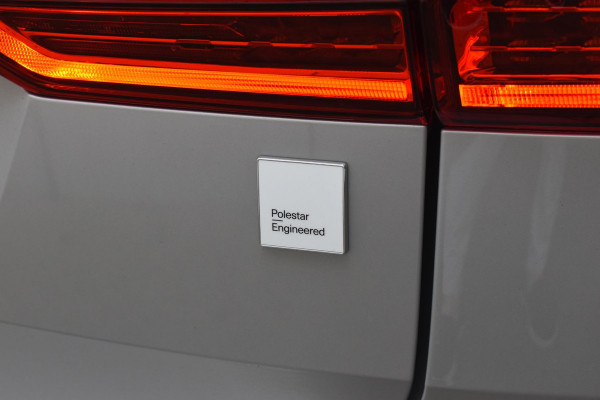Volvo XC60 T8 455pk Plug-in Hybrid AWD Polestar Engineered / Google infotaiment / Adaptieve cruise control / BLIS/ Panoramamisch schuif-kanteldak / Stoel- en stuurwielverwarming / Apple Carplay / Head-up display / Gelamineerde ramen / 22"Velgen / Bowers & Wilkins audio /