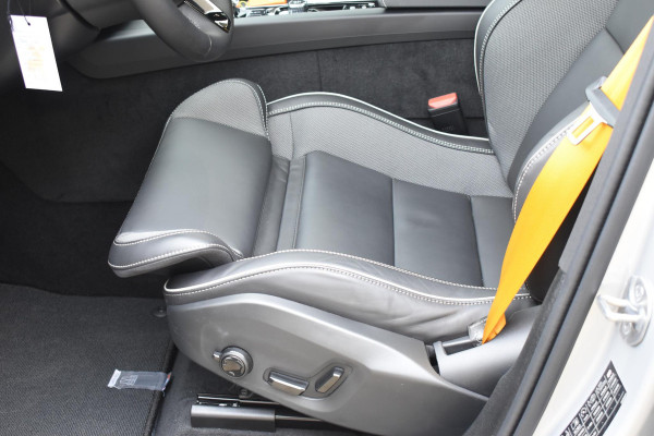 Volvo XC60 T8 455pk Plug-in Hybrid AWD Polestar Engineered / Google infotaiment / Adaptieve cruise control / BLIS/ Panoramamisch schuif-kanteldak / Stoel- en stuurwielverwarming / Apple Carplay / Head-up display / Gelamineerde ramen / 22"Velgen / Bowers & Wilkins audio /