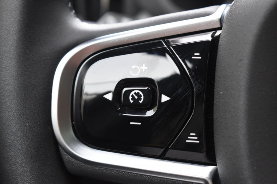 Volvo XC60 T8 455pk Plug-in Hybrid AWD Polestar Engineered / Google infotaiment / Adaptieve cruise control / BLIS/ Panoramamisch schuif-kanteldak / Stoel- en stuurwielverwarming / Apple Carplay / Head-up display / Gelamineerde ramen / 22"Velgen / Bowers & Wilkins audio /
