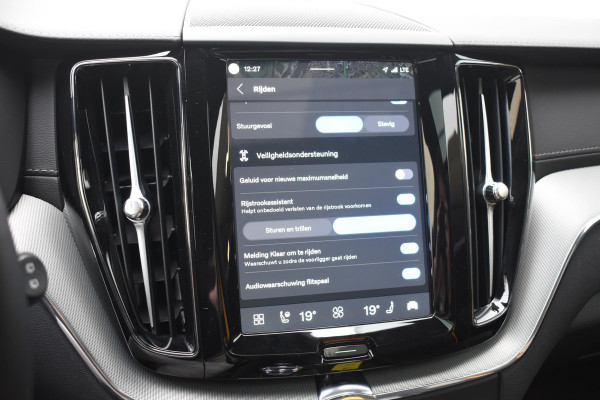 Volvo XC60 T8 455pk Plug-in Hybrid AWD Polestar Engineered / Google infotaiment / Adaptieve cruise control / BLIS/ Panoramamisch schuif-kanteldak / Stoel- en stuurwielverwarming / Apple Carplay / Head-up display / Gelamineerde ramen / 22"Velgen / Bowers & Wilkins audio /