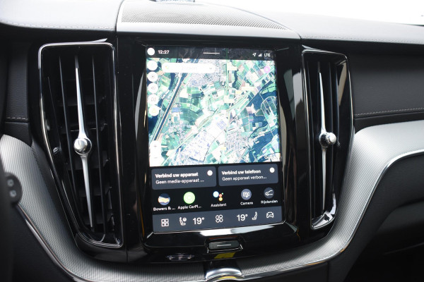 Volvo XC60 T8 455pk Plug-in Hybrid AWD Polestar Engineered / Google infotaiment / Adaptieve cruise control / BLIS/ Panoramamisch schuif-kanteldak / Stoel- en stuurwielverwarming / Apple Carplay / Head-up display / Gelamineerde ramen / 22"Velgen / Bowers & Wilkins audio /