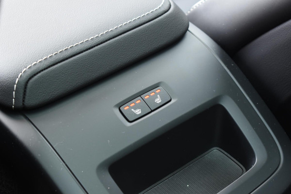 Volvo XC60 T8 455pk Plug-in Hybrid AWD Polestar Engineered / Google infotaiment / Adaptieve cruise control / BLIS/ Panoramamisch schuif-kanteldak / Stoel- en stuurwielverwarming / Apple Carplay / Head-up display / Gelamineerde ramen / 22"Velgen / Bowers & Wilkins audio /