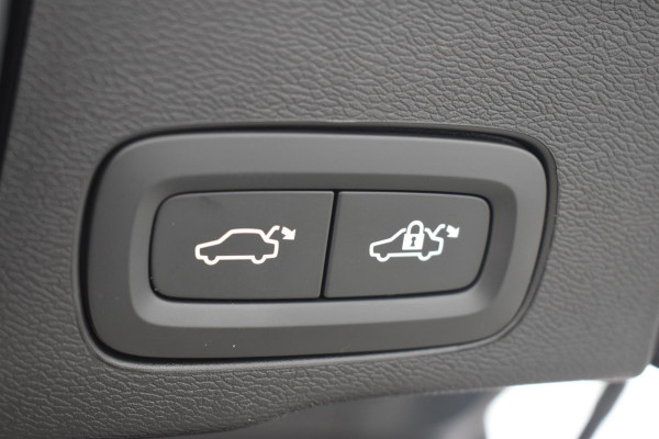 Volvo XC60 T8 455pk Plug-in Hybrid AWD Polestar Engineered / Google infotaiment / Adaptieve cruise control / BLIS/ Panoramamisch schuif-kanteldak / Stoel- en stuurwielverwarming / Apple Carplay / Head-up display / Gelamineerde ramen / 22"Velgen / Bowers & Wilkins audio /