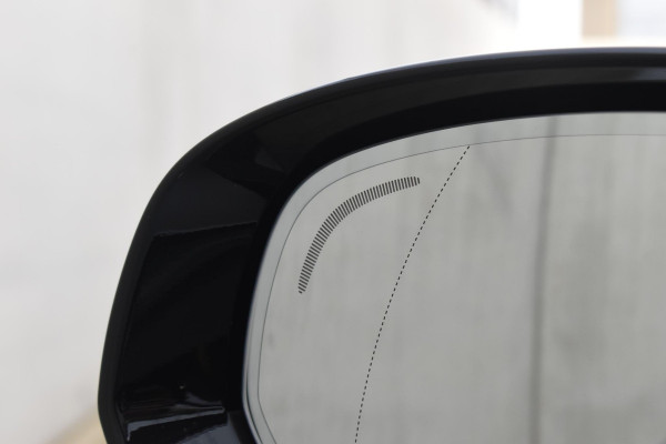 Volvo XC60 T8 455pk Plug-in Hybrid AWD Polestar Engineered / Google infotaiment / Adaptieve cruise control / BLIS/ Panoramamisch schuif-kanteldak / Stoel- en stuurwielverwarming / Apple Carplay / Head-up display / Gelamineerde ramen / 22"Velgen / Bowers & Wilkins audio /