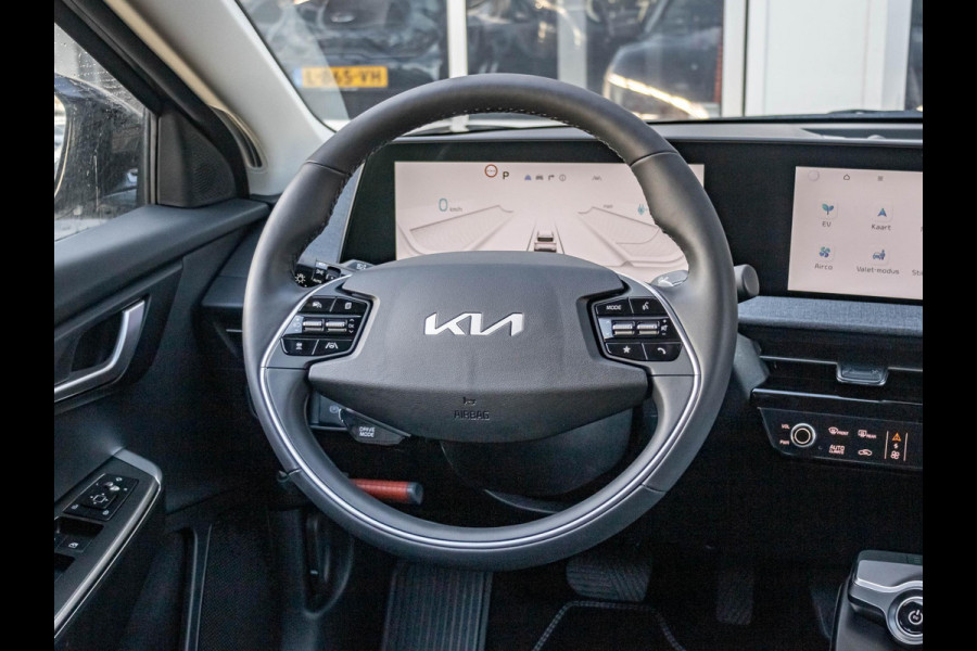 Kia Ev6 Light Edition 58 kWh | 17% Bijtelling | Uit voorraad leverbaar | Navigatie | Camera | Snel rijden | Stoel & Stuur verwarming