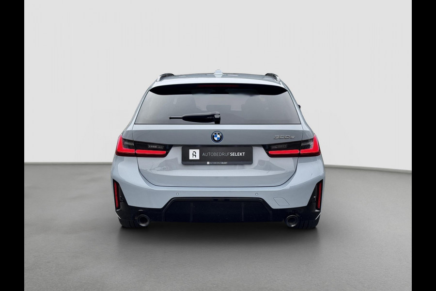 BMW 3 Serie Touring 320e | M-Sport | Pano | Harman Kardon | 19 inch | Carbon | Stuurwiel verwarmd | Individual | Brooklyn Grey