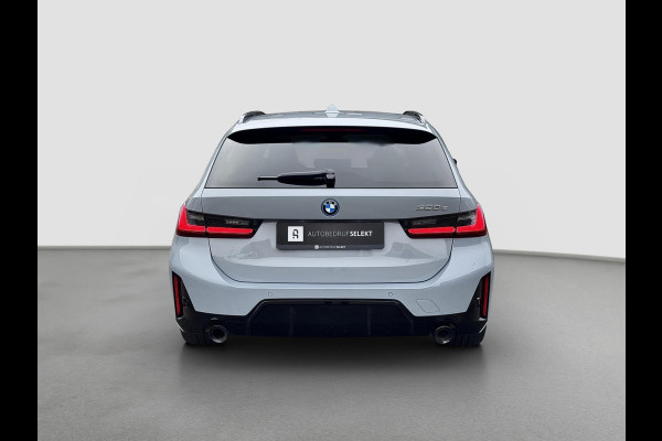BMW 3 Serie Touring 320e | M-Sport | Pano | Harman Kardon | 19 inch | Carbon | Stuurwiel verwarmd | Individual | Brooklyn Grey