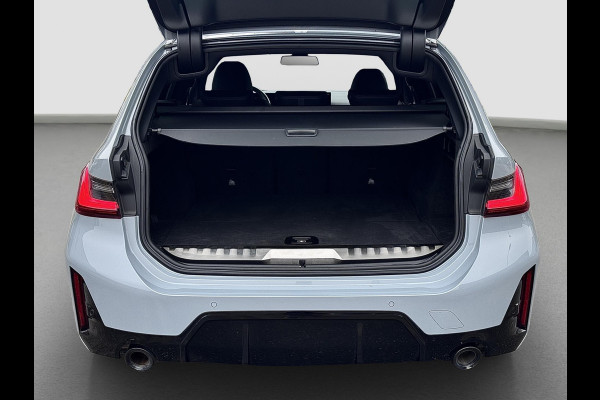 BMW 3 Serie Touring 320e | M-Sport | Pano | Harman Kardon | 19 inch | Carbon | Stuurwiel verwarmd | Individual | Brooklyn Grey