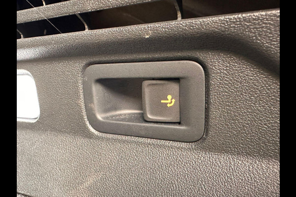 Volkswagen ID.4 First 77 kWh | SOH: 88,9% | Trekhaak | Leder Alcantara | Adaptive CC |