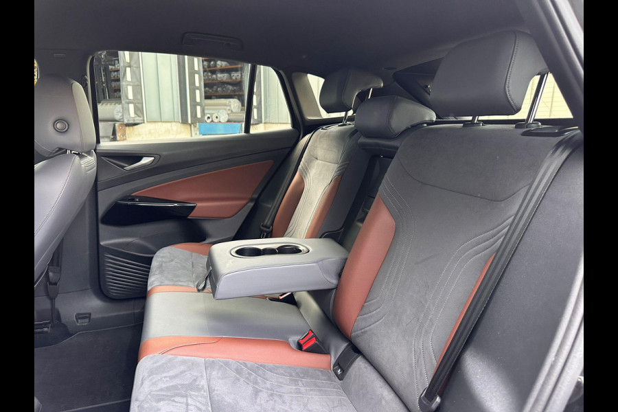 Volkswagen ID.4 First 77 kWh | SOH: 88,9% | Trekhaak | Leder Alcantara | Adaptive CC |
