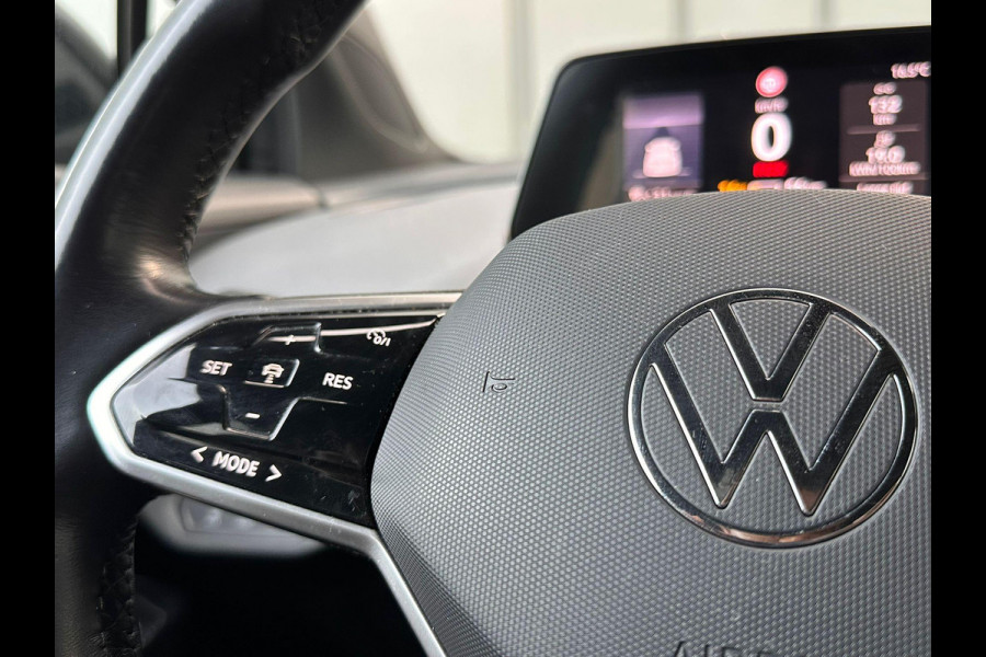 Volkswagen ID.4 First 77 kWh | SOH: 88,9% | Trekhaak | Leder Alcantara | Adaptive CC |