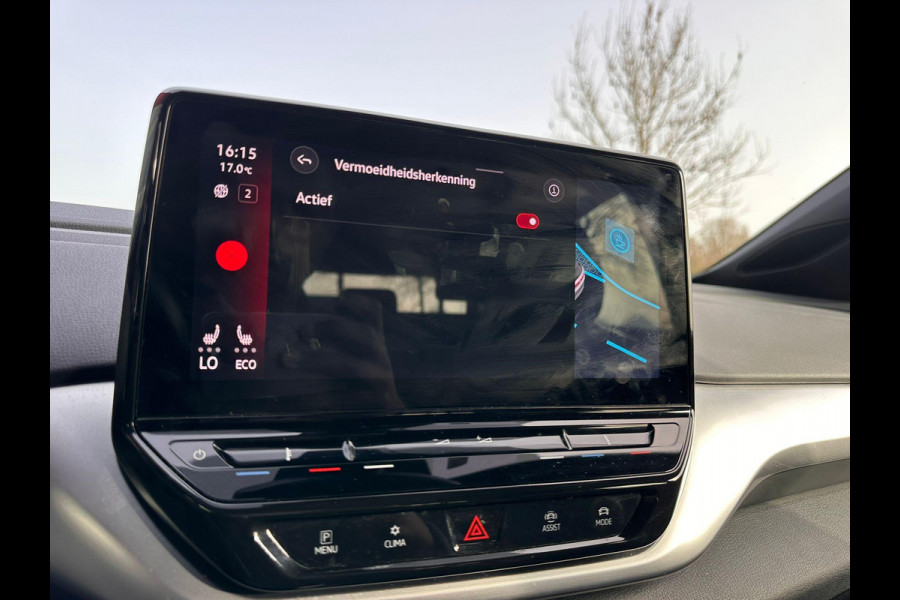 Volkswagen ID.4 First 77 kWh | SOH: 88,9% | Trekhaak | Leder Alcantara | Adaptive CC |