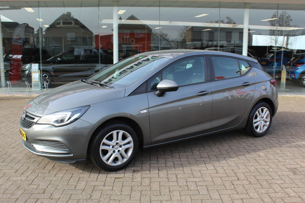 Opel Astra 1.0 Turbo Online Edition 5deurs , zeer nette auto Climate control , Cruise control , Navigatie , Bluetooth Parkeersensoren achter en voor