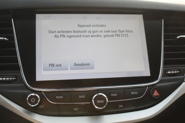 Opel Astra 1.0 Turbo Online Edition 5deurs , zeer nette auto Climate control , Cruise control , Navigatie , Bluetooth Parkeersensoren achter en voor