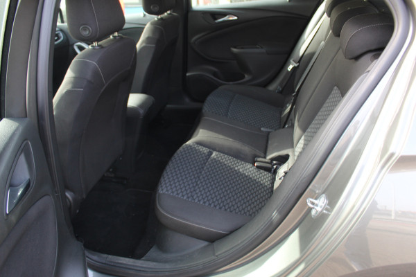 Opel Astra 1.0 Turbo Online Edition 5deurs , zeer nette auto Climate control , Cruise control , Navigatie , Bluetooth Parkeersensoren achter en voor