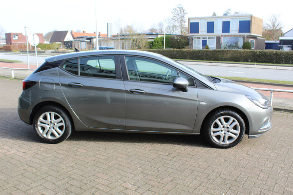 Opel Astra 1.0 Turbo Online Edition 5deurs , zeer nette auto Climate control , Cruise control , Navigatie , Bluetooth Parkeersensoren achter en voor