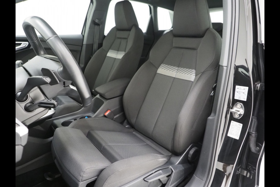 Audi Q4 e-tron 40 Edition 82 kWh | Stoelverwarming | Cruise | Climate | Carplay | Zwarte Hemel | DAB | PDC