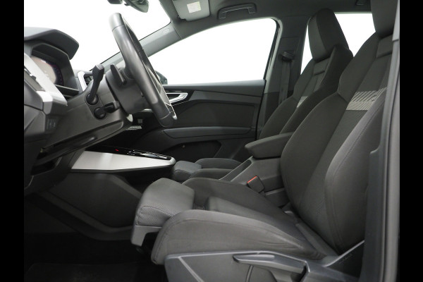 Audi Q4 e-tron 40 Edition 82 kWh | Stoelverwarming | Cruise | Climate | Carplay | Zwarte Hemel | DAB | PDC