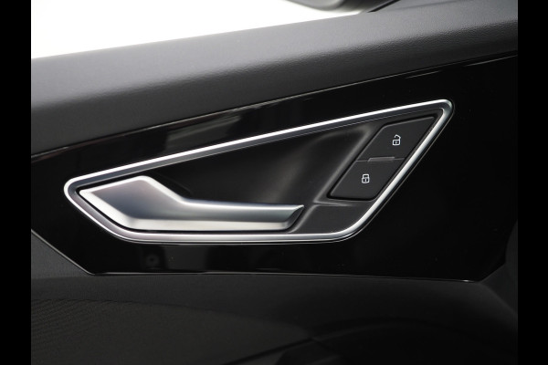 Audi Q4 e-tron 40 Edition 82 kWh | Stoelverwarming | Cruise | Climate | Carplay | Zwarte Hemel | DAB | PDC