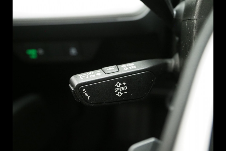 Audi Q4 e-tron 40 Edition 82 kWh | Stoelverwarming | Cruise | Climate | Carplay | Zwarte Hemel | DAB | PDC