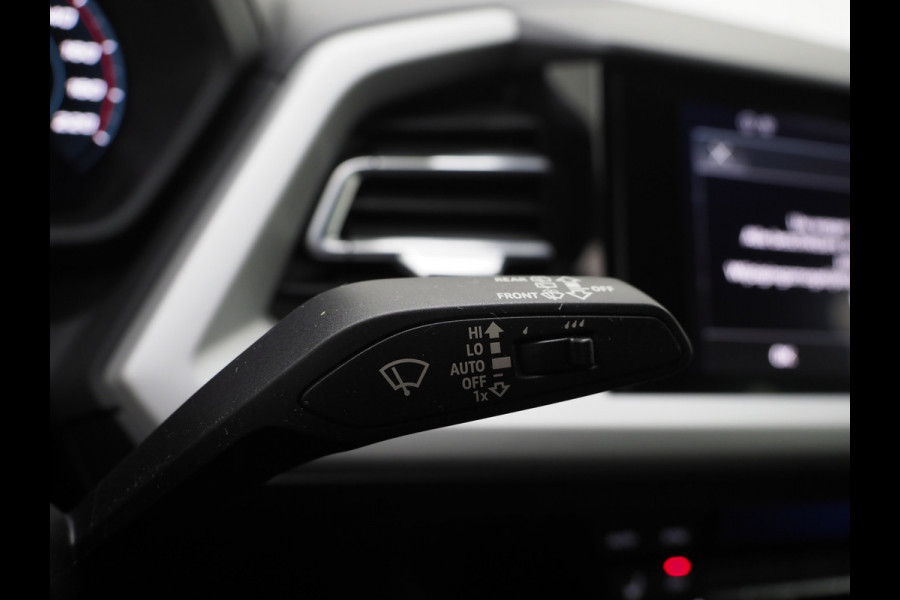 Audi Q4 e-tron 40 Edition 82 kWh | Stoelverwarming | Cruise | Climate | Carplay | Zwarte Hemel | DAB | PDC