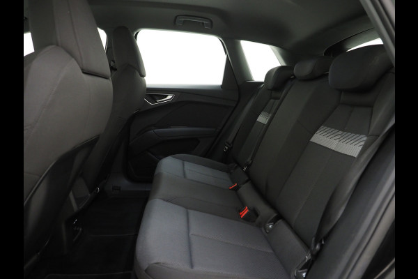 Audi Q4 e-tron 40 Edition 82 kWh | Stoelverwarming | Cruise | Climate | Carplay | Zwarte Hemel | DAB | PDC