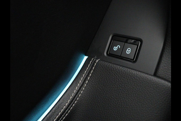 Jaguar F-Pace 2.0 R-Sport AWD 25t | Panoramadak | Leder | Stoelverwarming | Bi-Xenon | Camera | Navigatie | 20'' | Meridian Surround | Bluetooth | Cruise control | Parkeerhulp | Climate control