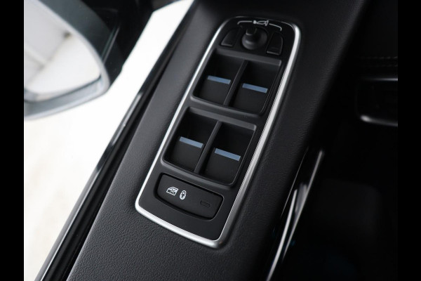 Jaguar F-Pace 2.0 R-Sport AWD 25t | Panoramadak | Leder | Stoelverwarming | Bi-Xenon | Camera | Navigatie | 20'' | Meridian Surround | Bluetooth | Cruise control | Parkeerhulp | Climate control