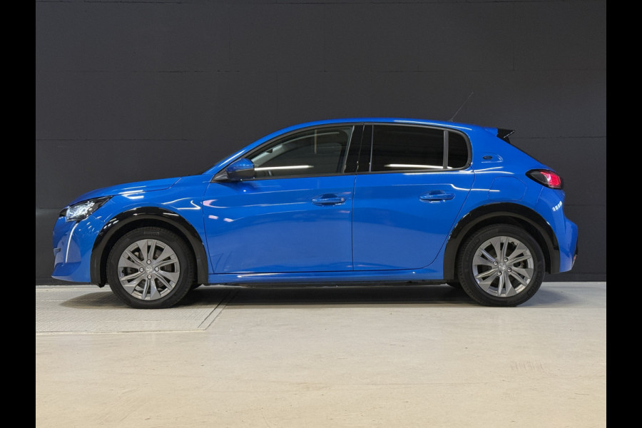 Peugeot e-208 EV Allure 50 kWh | Panoramadak | Camera | Apple Carplay | Draadloze lader