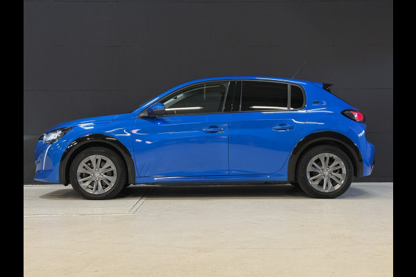 Peugeot e-208 EV Allure 50 kWh | Panoramadak | Camera | Apple Carplay | Draadloze lader