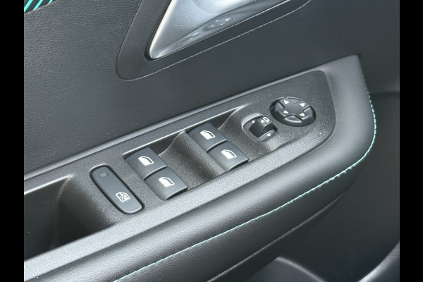 Peugeot e-208 EV Allure 50 kWh | Panoramadak | Camera | Apple Carplay | Draadloze lader