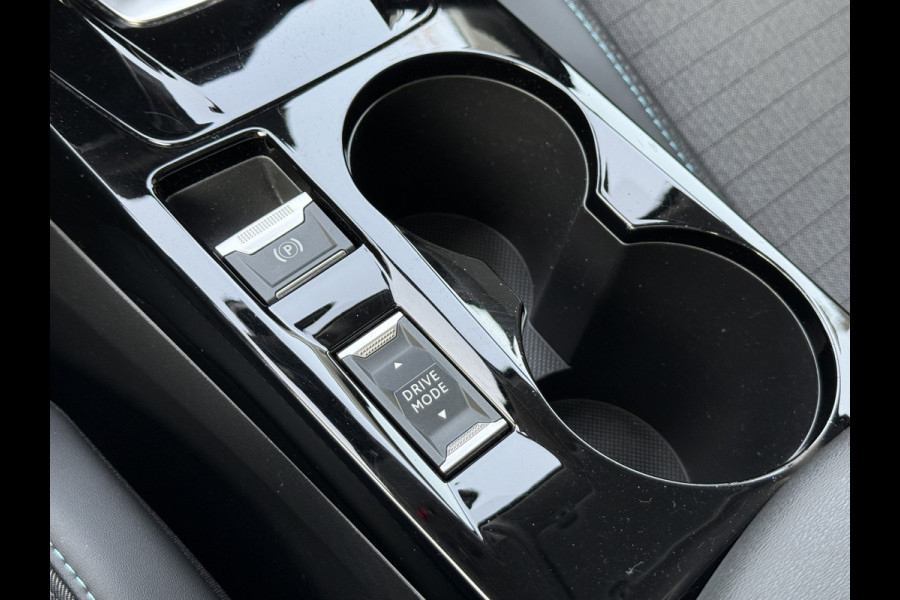 Peugeot e-208 EV Allure 50 kWh | Panoramadak | Camera | Apple Carplay | Draadloze lader