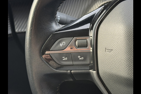 Peugeot e-208 EV Allure 50 kWh | Panoramadak | Camera | Apple Carplay | Draadloze lader