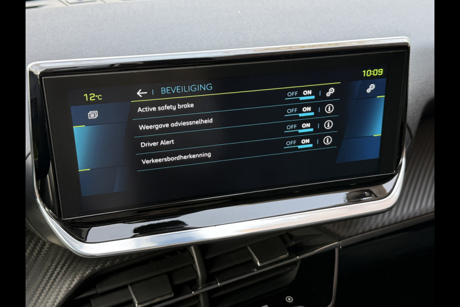 Peugeot e-208 EV Allure 50 kWh | Panoramadak | Camera | Apple Carplay | Draadloze lader