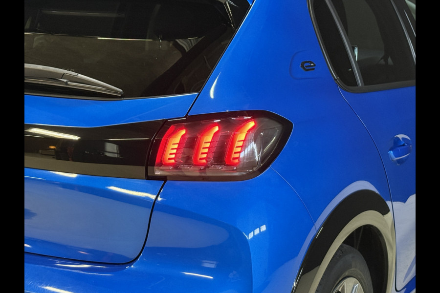 Peugeot e-208 EV Allure 50 kWh | Panoramadak | Camera | Apple Carplay | Draadloze lader