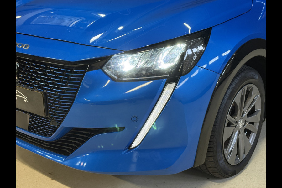 Peugeot e-208 EV Allure 50 kWh | Panoramadak | Camera | Apple Carplay | Draadloze lader