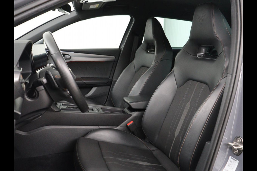 CUPRA Leon 1.4 eHybrid VZ | 245pk | Stoelverwarming | Carplay | Sfeerverlichting | Adaptive cruise | Navigatie | Full LED | Half leder | Stuurverwarming | Camera | Full LED | Keyless | PHEV | Plug In