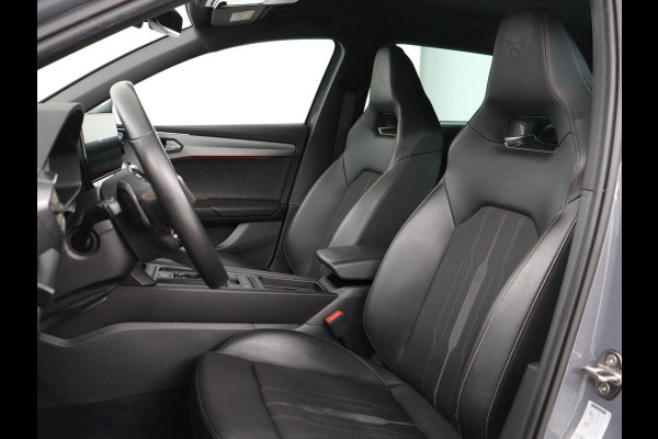 CUPRA Leon 1.4 eHybrid VZ | 245pk | Stoelverwarming | Carplay | Sfeerverlichting | Adaptive cruise | Navigatie | Full LED | Half leder | Stuurverwarming | Camera | Full LED | Keyless | PHEV | Plug In