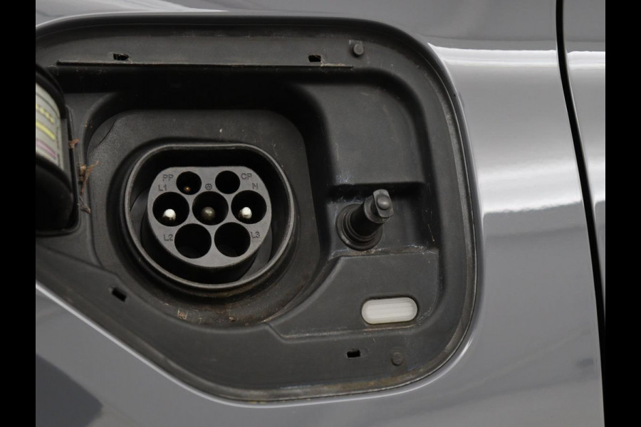 CUPRA Leon 1.4 eHybrid VZ | 245pk | Stoelverwarming | Carplay | Sfeerverlichting | Adaptive cruise | Navigatie | Full LED | Half leder | Stuurverwarming | Camera | Full LED | Keyless | PHEV | Plug In